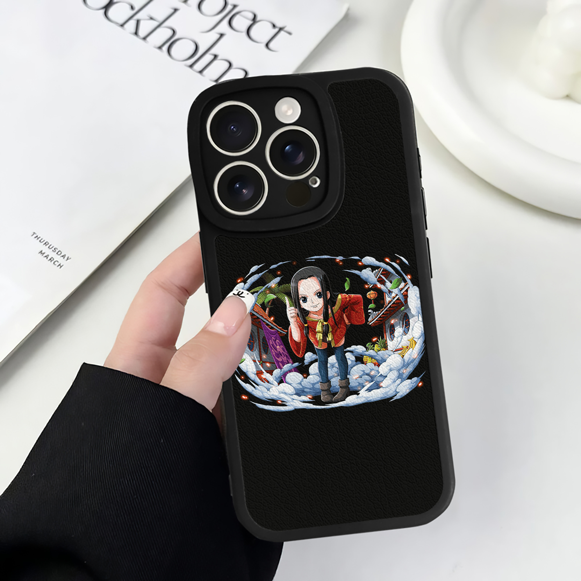 （画像用） ワンピース ボア・ハンコック ONE PIECE Boa·Hancock 【iPhone 16シリーズ対応】シリコンスマホケース（レザー調） 材質：シリコン